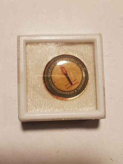 韵星假日拍卖第三十六期 -- Rimey Holidays Auction 36 - 越南社会主义共和国共青团优秀服务证章带原盒 库存品 