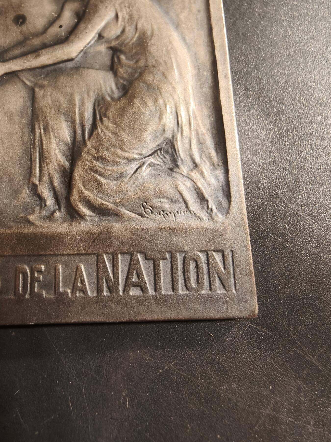 老王徽章第176期 法国一战战争孤儿方形镀银大铜章     原盒     尺寸54×90mm    重量122.5g