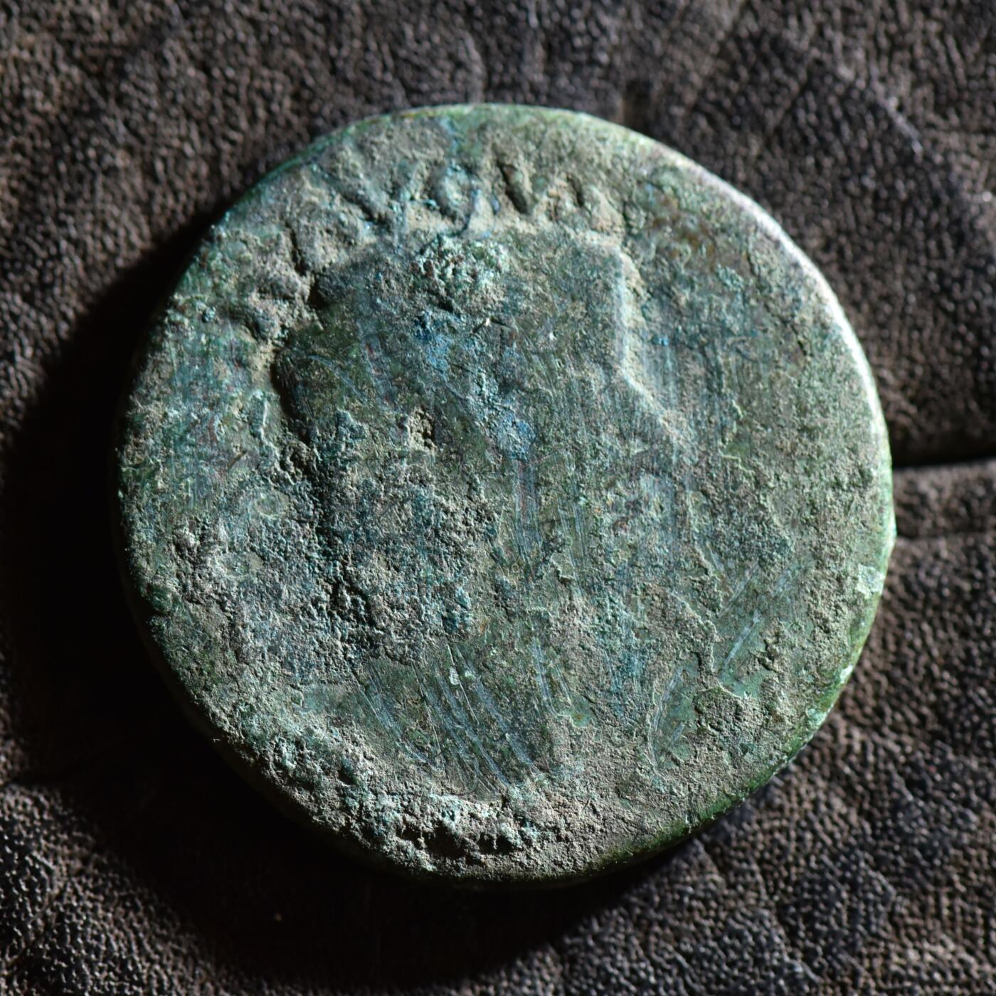 【良泉】【春节前最后一场】2月5日晚19.30点开拍！208组，本场结束后预存钱币的朋友请告知，将连同本场拍品一起邮寄，预祝诸位春节愉快！ 公元8-12 年【古罗马】奥古斯都，为养子提比略（凯撒头衔）打制的阿斯铜币，8.8克