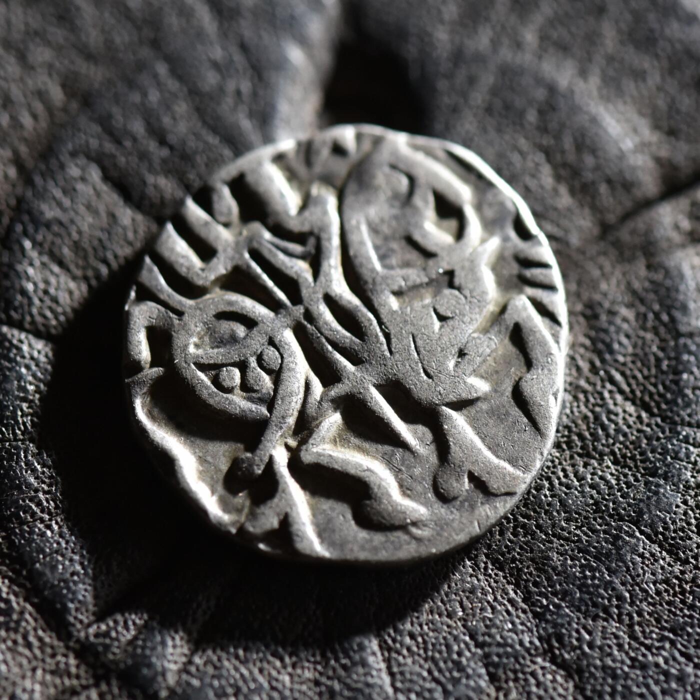 【良泉】【春节前最后一场】2月5日晚19.30点开拍！208组，本场结束后预存钱币的朋友请告知，将连同本场拍品一起邮寄，预祝诸位春节愉快！ 【美品】公元850-970年【沙希王朝】萨曼塔·提婆，瘤牛/骑士银币，3.23克