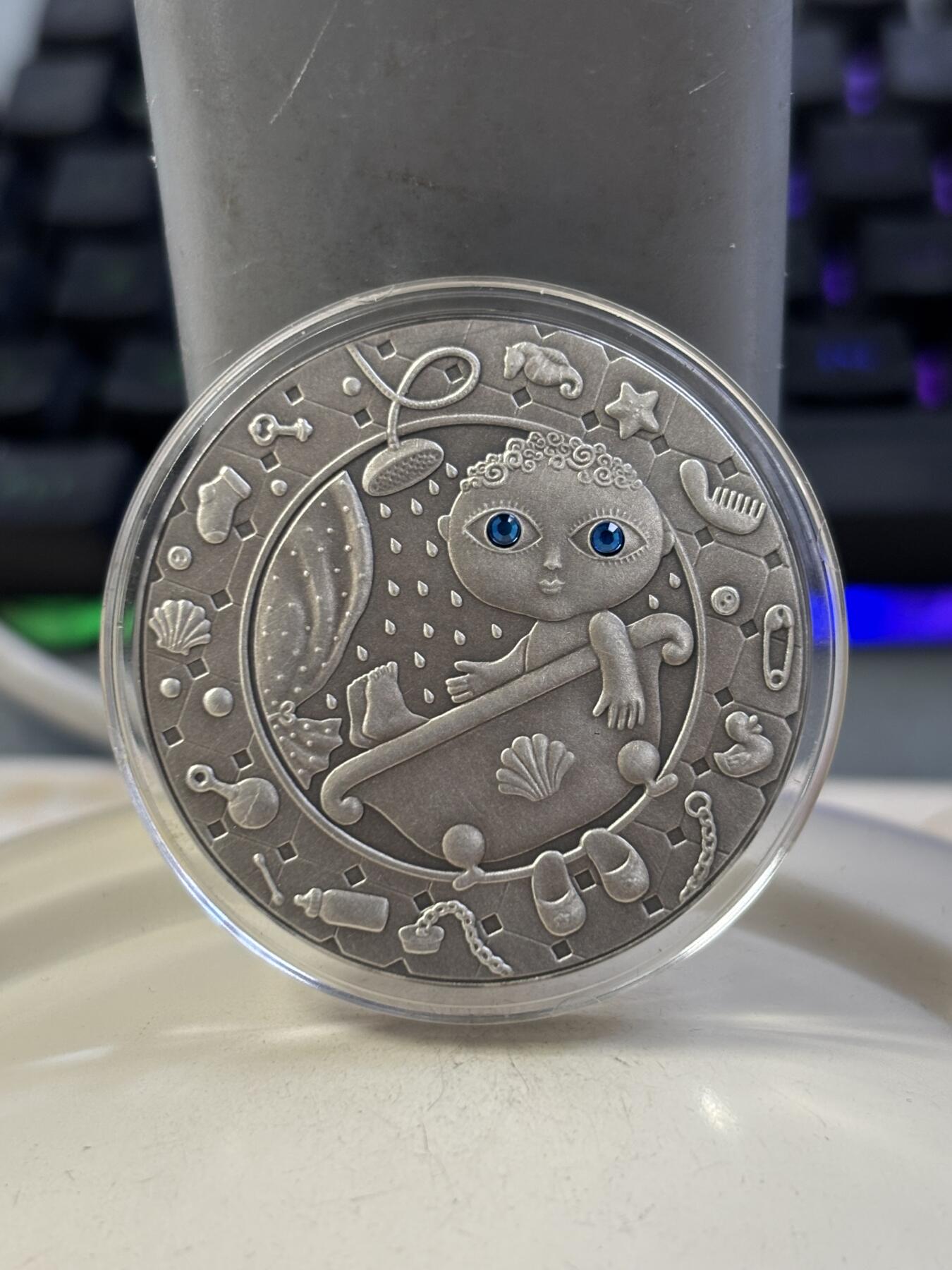 第187期拍卖 白俄罗斯2009年十二星座系列水瓶座镶嵌皓石银币，925银，28.28克，发行25000枚