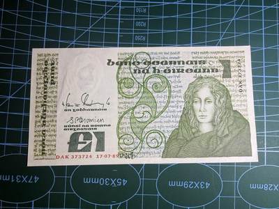 【炜奕收藏】，第五十六期，大不列颠专场 - 1989年爱尔兰1镑，UNC-品相，有潮斑