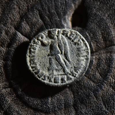 【良泉】【春节前最后一场】2月5日晚19.30点开拍！208组，本场结束后预存钱币的朋友请告知，将连同本场拍品一起邮寄，预祝诸位春节愉快！ - 公元364-367年【古罗马】东部罗马帝国 瓦伦斯“胜利女神”铜币，帖撒罗尼亚造币厂，2.08克