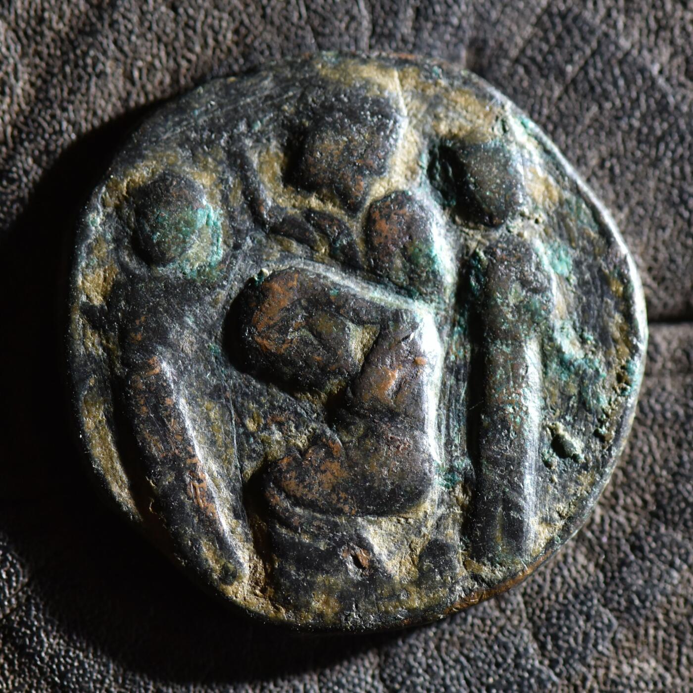 【良泉】【春节前最后一场】2月5日晚19.30点开拍！208组，本场结束后预存钱币的朋友请告知，将连同本场拍品一起邮寄，预祝诸位春节愉快！ 【罕见 五行铭文版】12.23克，公元1193年【中世纪】阿尔图格王朝-马尔丁系，玉鲁克·阿尔斯兰，纪念【萨拉丁】逝世“七星连珠”占星术大铜币