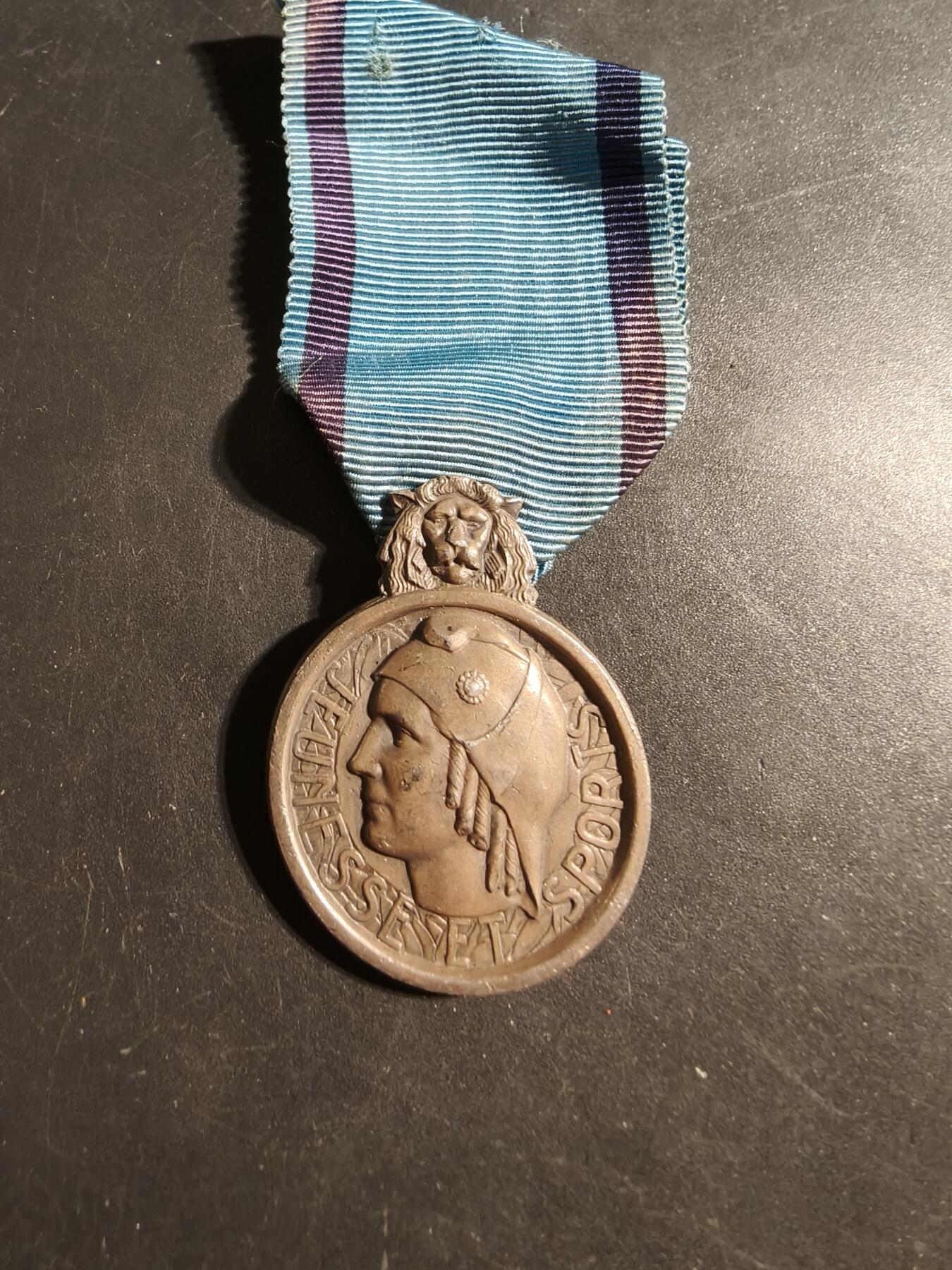 老王徽章第176期 法国银级体育奖章    950银     16.7g