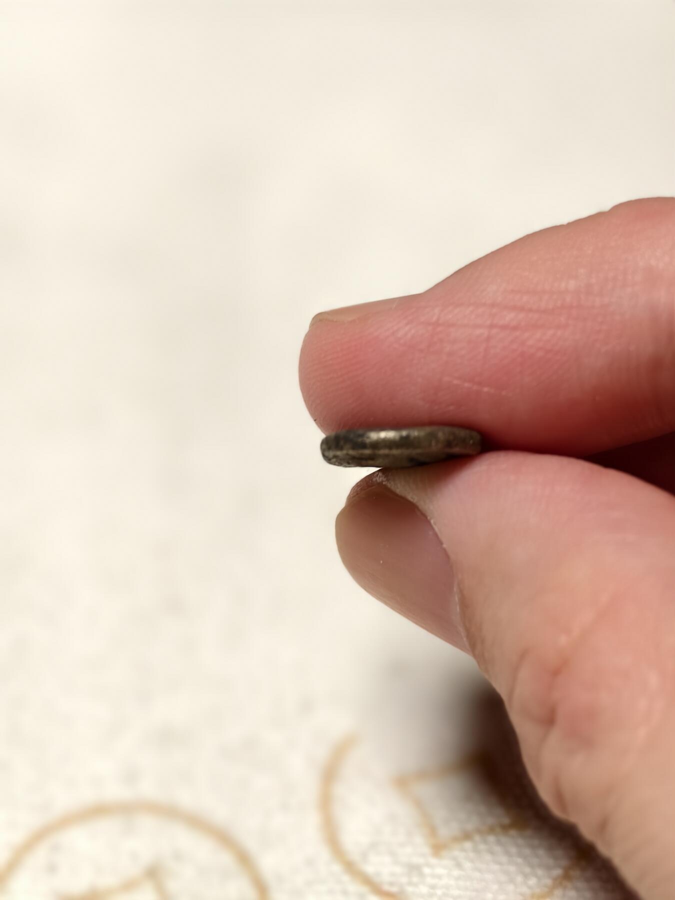 抚柳草堂-第七期章牌钱币 奖章勋章限时免佣 满百包邮 放漏专场 三佛齐王国末期至满者伯夷王国早期打制小银币 1.5g重正面有檀香花徽记，背面爪哇岛文，面值1 Unit或称Masa