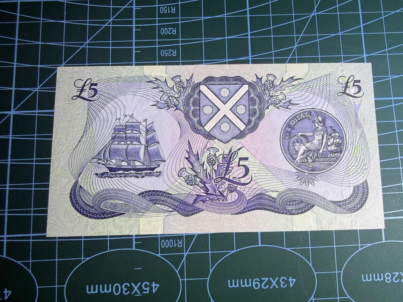 【炜奕收藏】，第五十六期，大不列颠专场 1990年苏格兰银行5镑，UNC品相，号码倒置号，下方出厂轻微拖墨