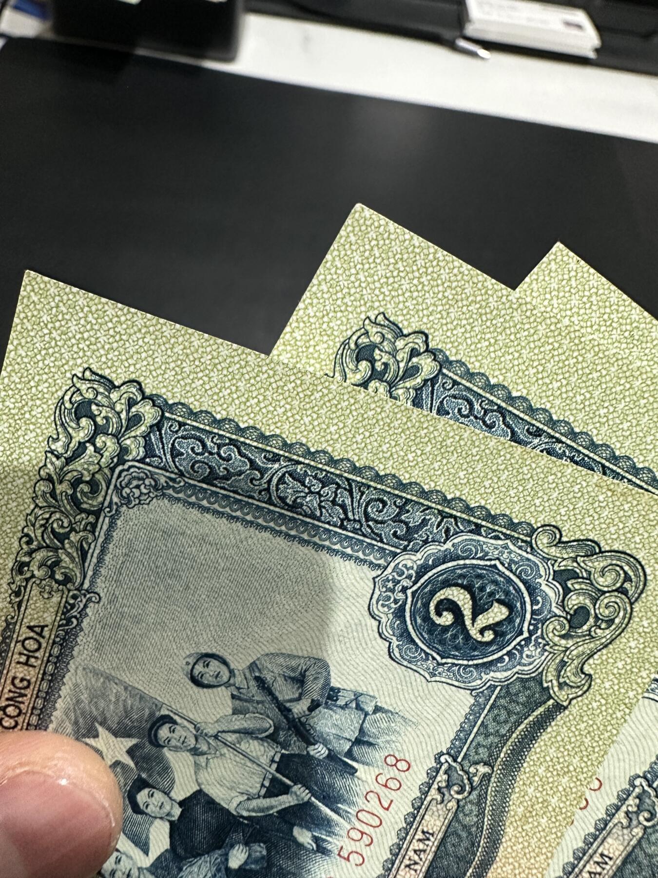 《外钞收藏家》第六百零一期（畅拍场）（本平台长期征集拍品、欢迎藏友们联系合作） 越南 中国代印版2盾 3张一起 全新UNC 都是无47尾8靓号 个别角不绝