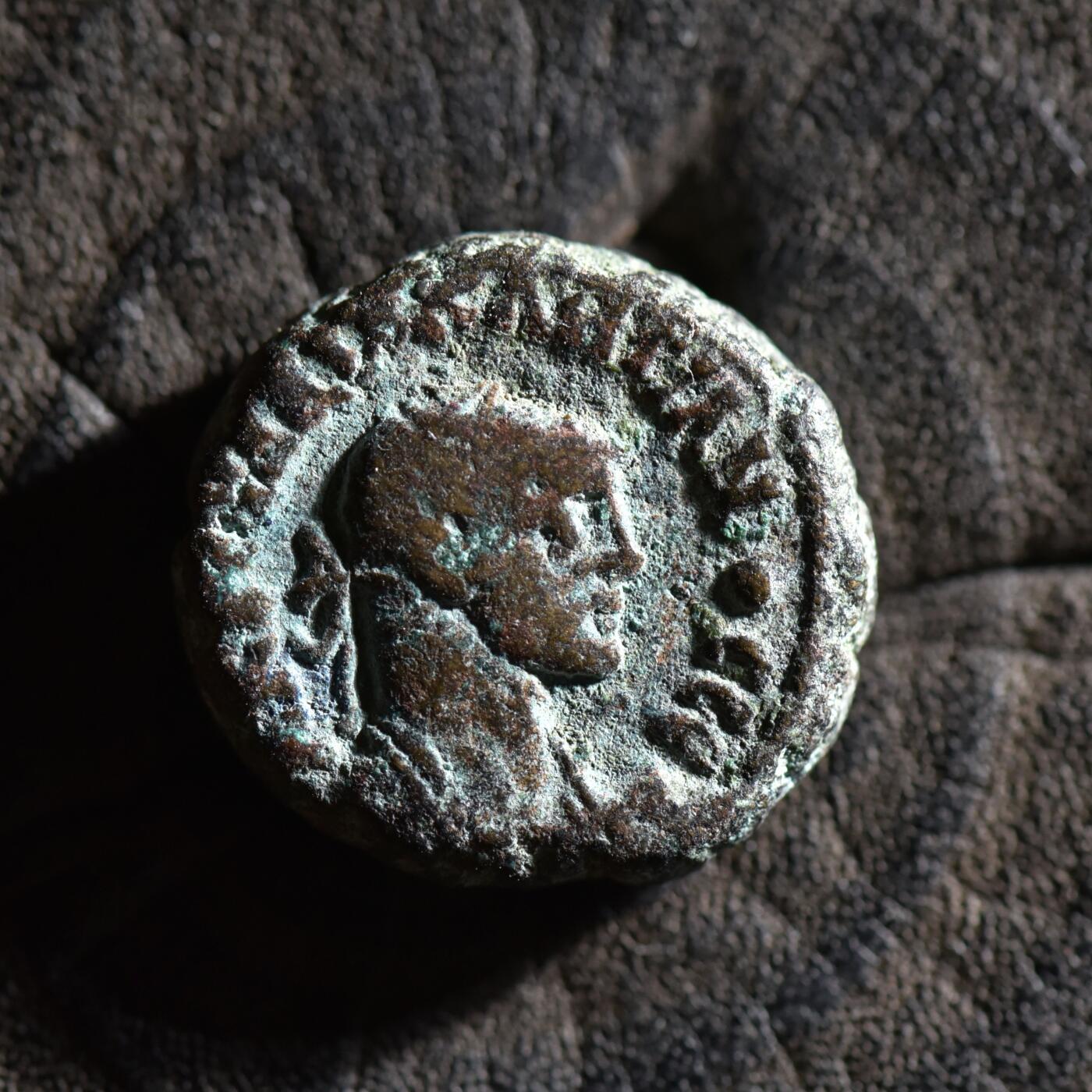 【良泉】【春节前最后一场】2月5日晚19.30点开拍！208组，本场结束后预存钱币的朋友请告知，将连同本场拍品一起邮寄，预祝诸位春节愉快！ 公元286-287年【古罗马·行省】埃及，戴克里先（ΔIOKΛHTIANOC）提喀女神手持丰饶角，在位第3年（LΓ）四德拉克马，8.34克