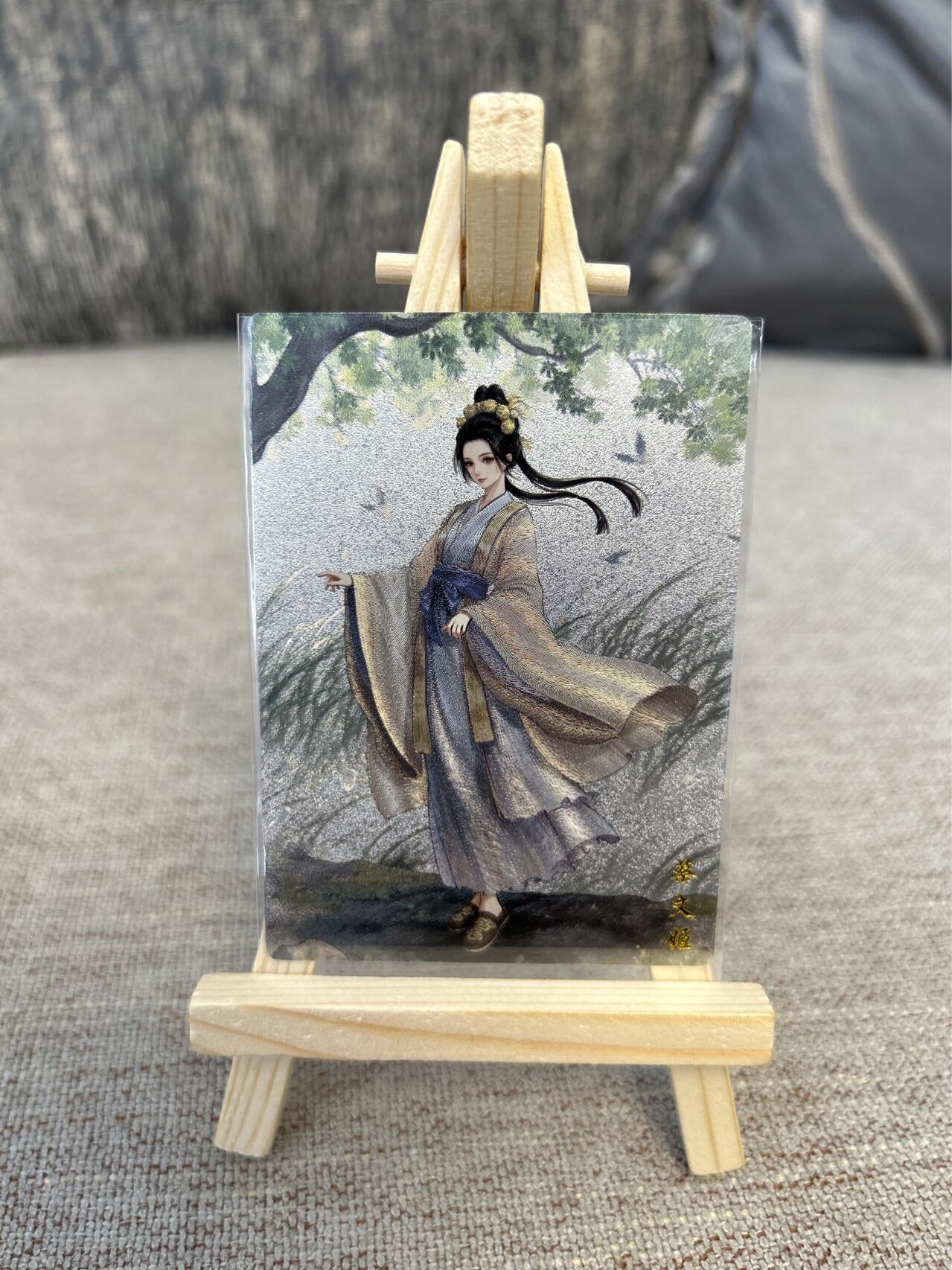 喜灰玩卡拍卖第三期限时免佣金，接代拍，免佣金帮卡友们拍卖，欢迎送拍，释放现金流，让自己有资金可以购买更多喜欢的卡牌，让别的卡友能淘到更多心仪的卡牌 汐音绘四大才女一套四张半粗工艺