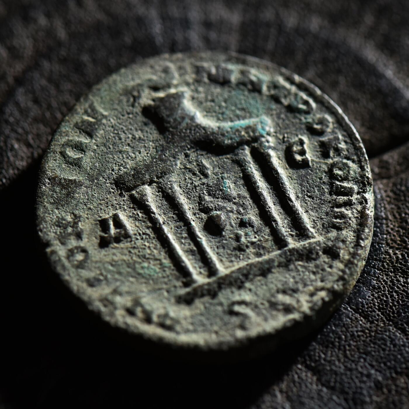 【良泉】【春节前最后一场】2月5日晚19.30点开拍！208组，本场结束后预存钱币的朋友请告知，将连同本场拍品一起邮寄，预祝诸位春节愉快！ 【极美品】15.86克，公元251年-253年【古罗马·行省】叙利亚行省-安条克城，加卢斯，八埃萨雷斯大铜币