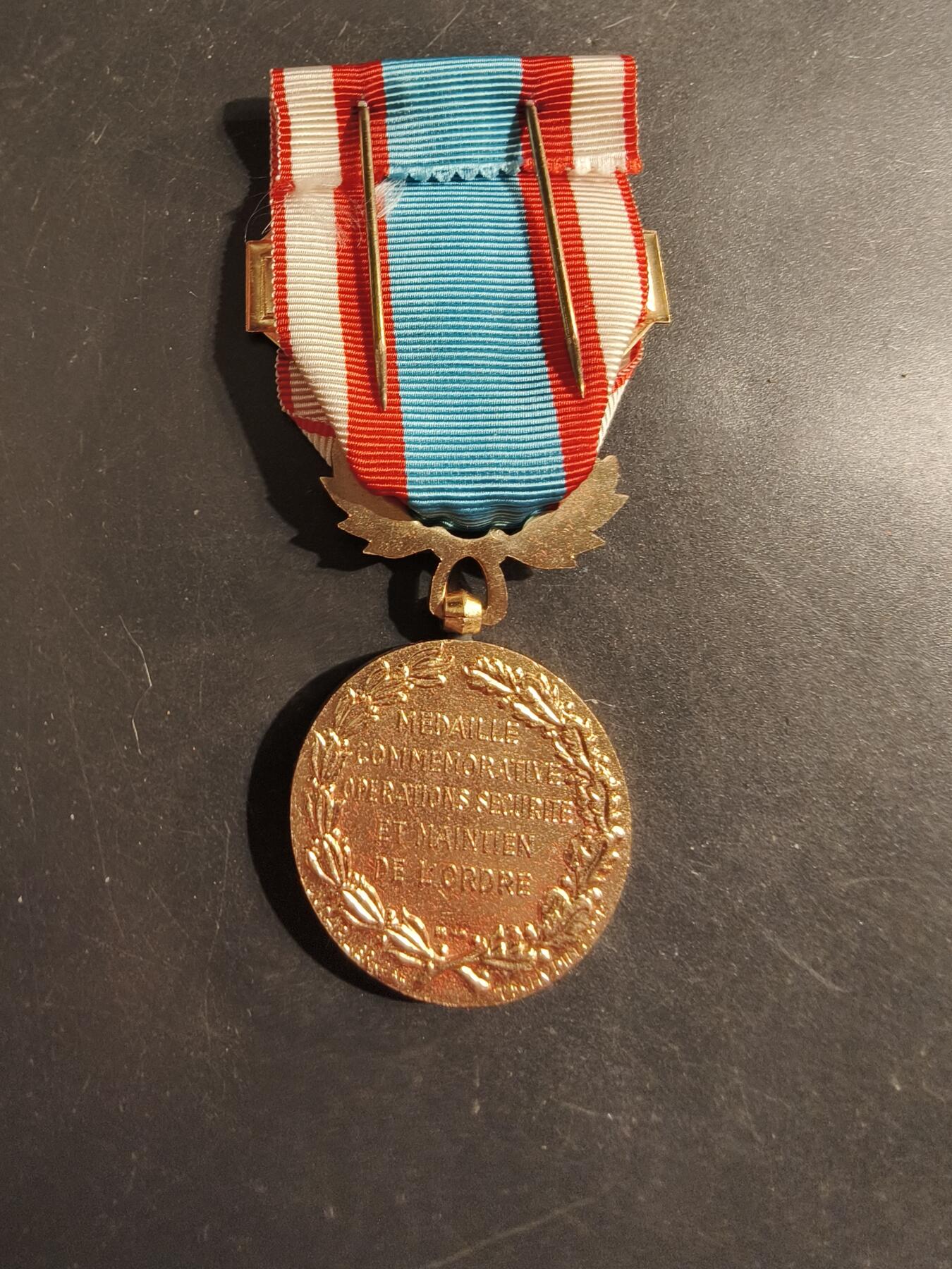 老王徽章第176期 法国北非安全行动战役奖章    阿尔及利亚勋条