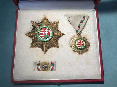 盛世勋华——号角文化勋章邮票专场拍卖第298期 - 匈牙利（社会主义）一级科苏特勋章 原盒带略 极为少见