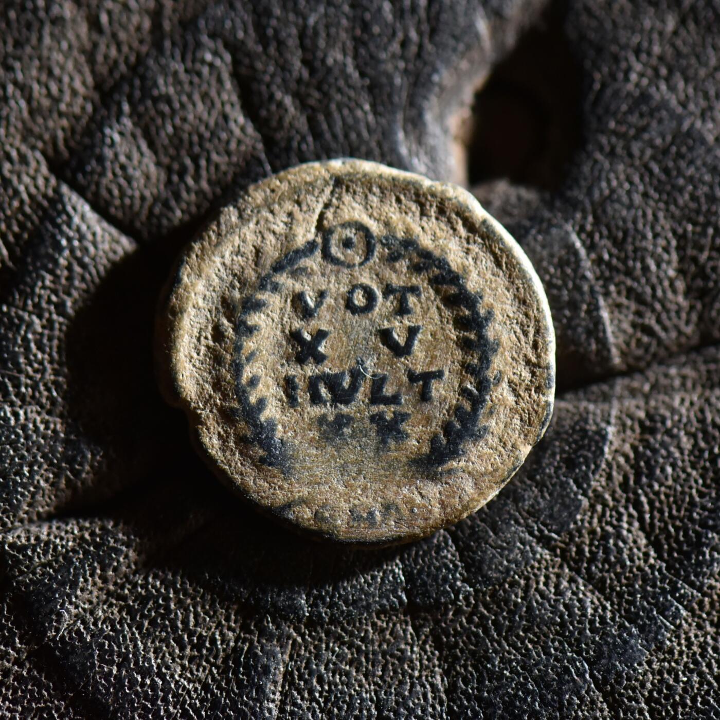 【良泉】【春节前最后一场】2月5日晚19.30点开拍！208组，本场结束后预存钱币的朋友请告知，将连同本场拍品一起邮寄，预祝诸位春节愉快！ 【罕见版！】公元347-348年【古罗马】君士坦斯“誓愿十五年”铜币，仅安条克造币厂一版！1.52克