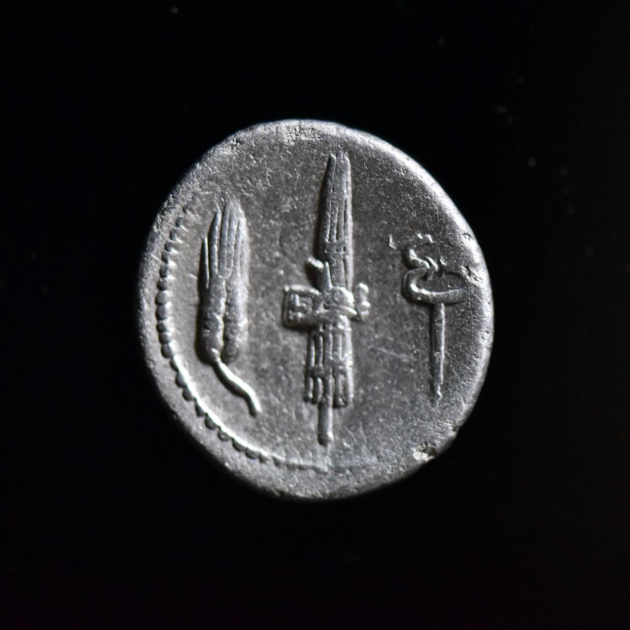 【良泉】【春节前最后一场】2月5日晚19.30点开拍！208组，本场结束后预存钱币的朋友请告知，将连同本场拍品一起邮寄，预祝诸位春节愉快！ 【极美品！】公元前83年【古罗马·共和时期】打制，爱与美之神—维纳斯，第纳尔银币，3.69克