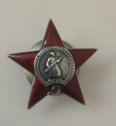 盛世勋华——号角文化勋章邮票专场拍卖第298期 - 苏联红星勋章，银质，号码1984249，授予海军航空学校大尉工程师，