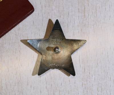 大猫徽章拍卖 第286期 苏联双红星带证 档案齐全 同一人获得