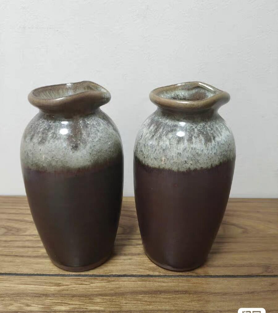 杂项专场 一对柚里红柴烧瓶 瓷质较润  高13厘米 肚径7厘米 