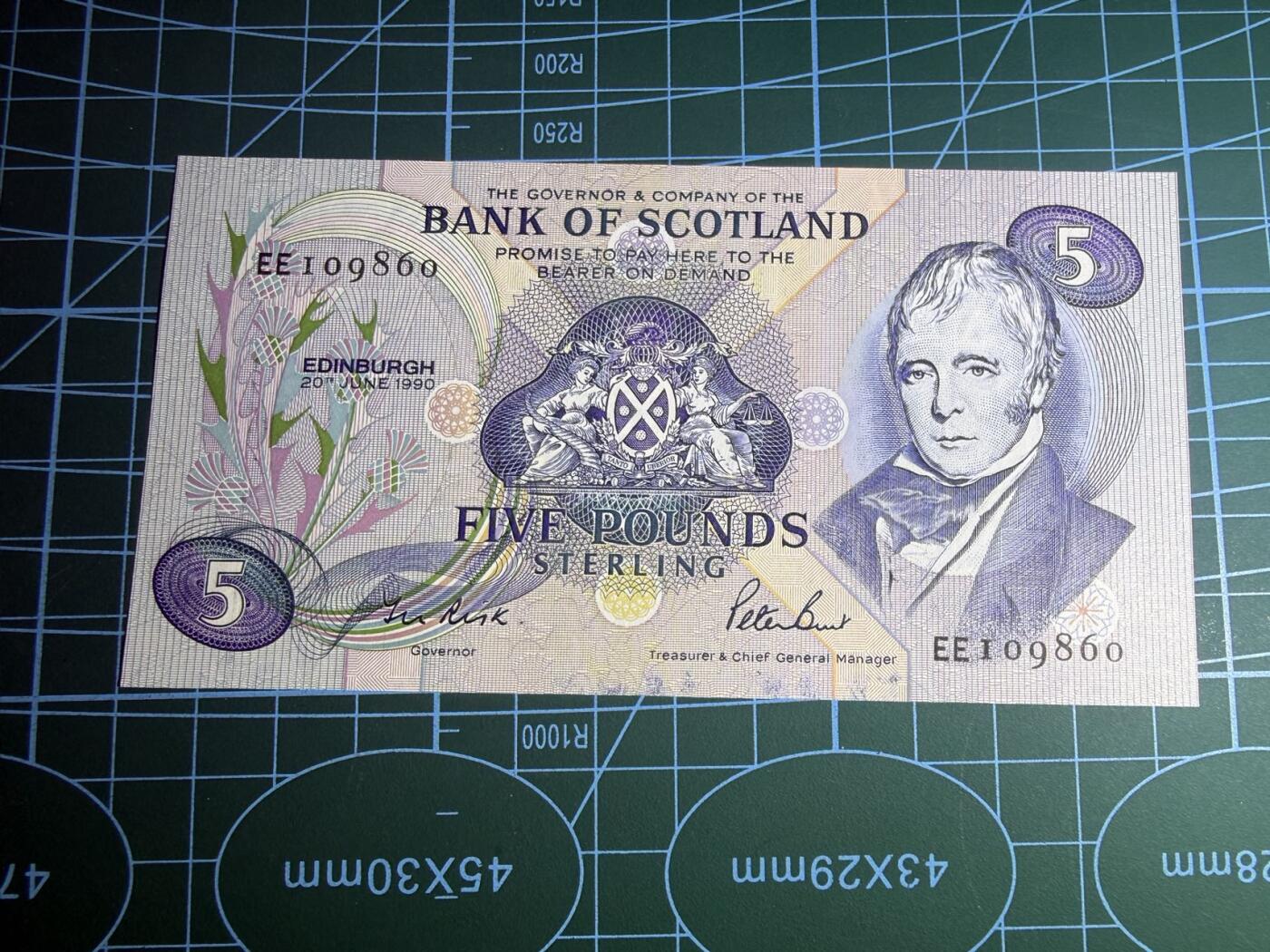 【炜奕收藏】，第五十六期，大不列颠专场 1990年苏格兰银行5镑，UNC品相，号码倒置号，下方出厂轻微拖墨