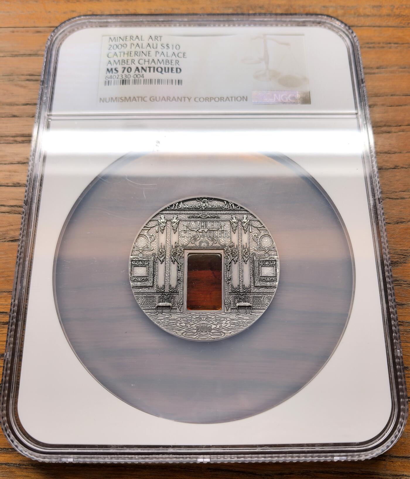 凡希社世界钱币微拍第三百十八期 2000帕劳矿物艺术—琥珀宫10元仿古大银NGC-MS70，天然矿物镶嵌，顶级品相。