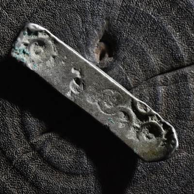 【良泉】【春节前最后一场】2月5日晚19.30点开拍！208组，本场结束后预存钱币的朋友请告知，将连同本场拍品一起邮寄，预祝诸位春节愉快！ - 【罐装薄锈】【极美品】公元前5-前3世纪【古印度】犍陀罗 六臂符1萨特马纳 银币，11.4克