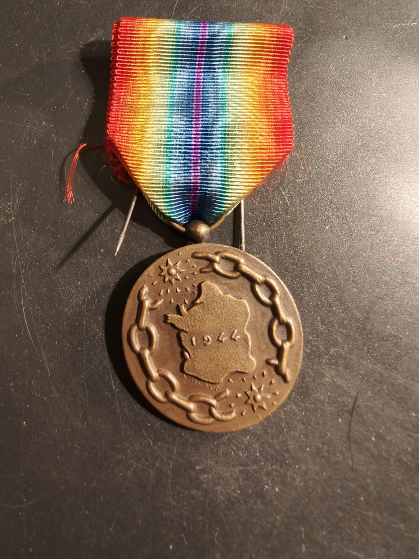 老王徽章第176期 法国二战解放纪念章