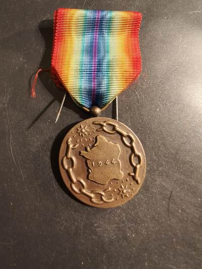 老王徽章第176期 - 法国二战解放纪念章