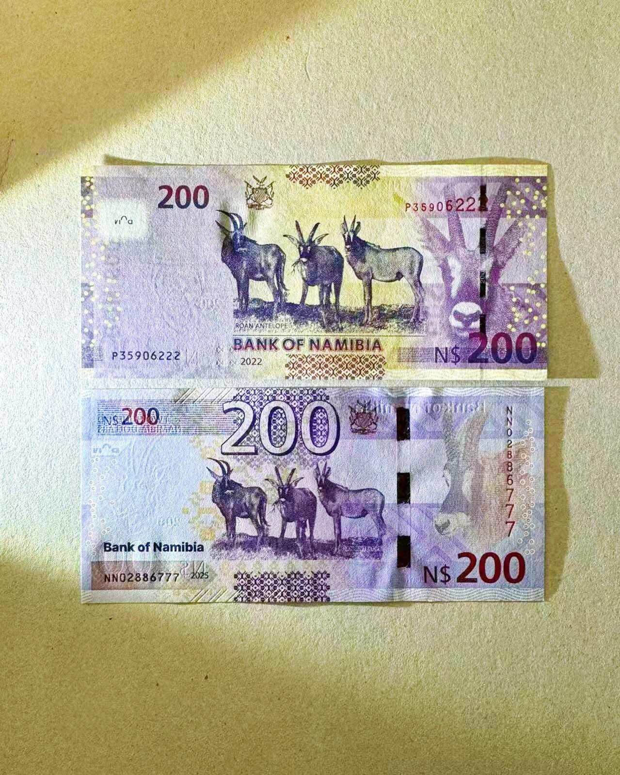 【Blue Auction】世界纸币精拍第774期——18级TOP拍卖/信誉/品质/专业/高效💫 【一组2张不同版本豹子号 含无47】纳米比亚 2022-25年200元 全新UNC