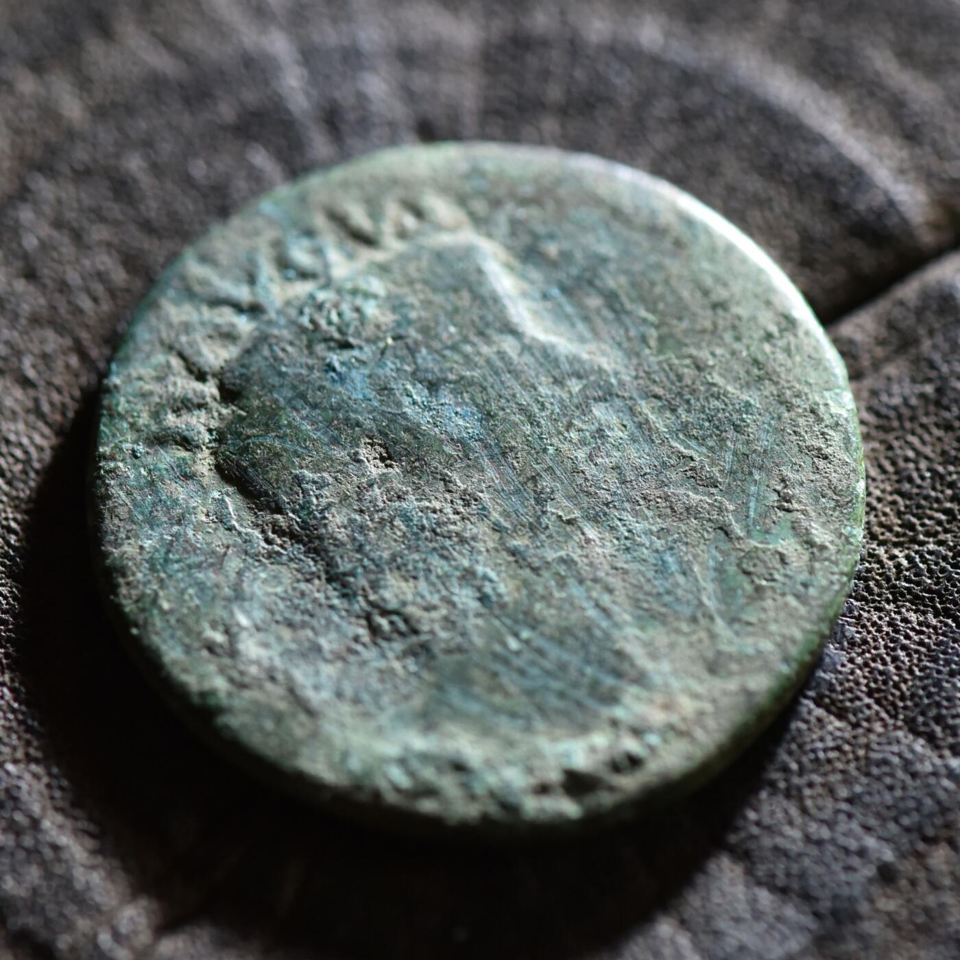 【良泉】【春节前最后一场】2月5日晚19.30点开拍！208组，本场结束后预存钱币的朋友请告知，将连同本场拍品一起邮寄，预祝诸位春节愉快！ 公元8-12 年【古罗马】奥古斯都，为养子提比略（凯撒头衔）打制的阿斯铜币，8.8克