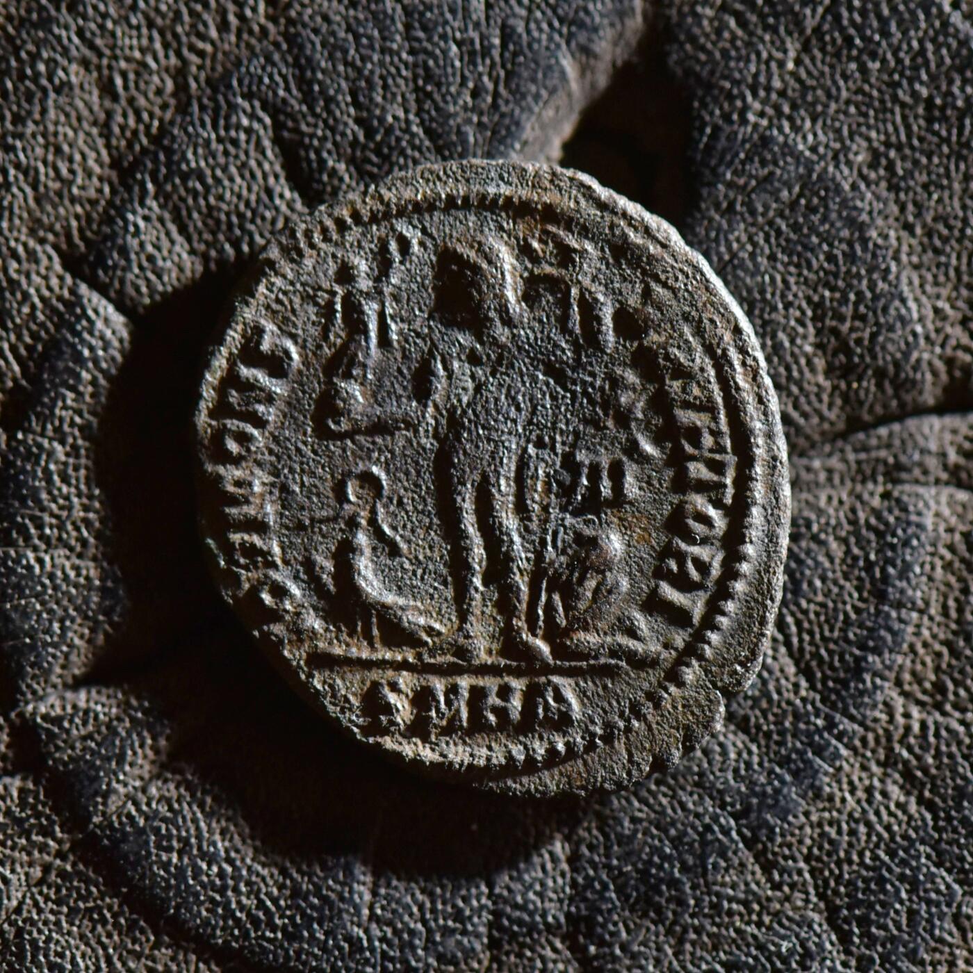 【良泉】【春节前最后一场】2月5日晚19.30点开拍！208组，本场结束后预存钱币的朋友请告知，将连同本场拍品一起邮寄，预祝诸位春节愉快！ 【美品】公元321-324年【古罗马】李锡尼一世“芒冠版”富力铜币，有价值标记，XIIΓ等价12½努米。尼科墨底亚造币厂，2.2克