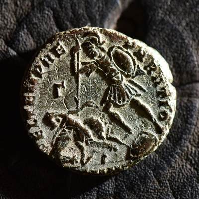 【良泉】【春节前最后一场】2月5日晚19.30点开拍！208组，本场结束后预存钱币的朋友请告知，将连同本场拍品一起邮寄，预祝诸位春节愉快！ - 【百分币】公元350-355年【古罗马】君士坦提乌斯二世表弟——加卢斯，大铜币，6.17克