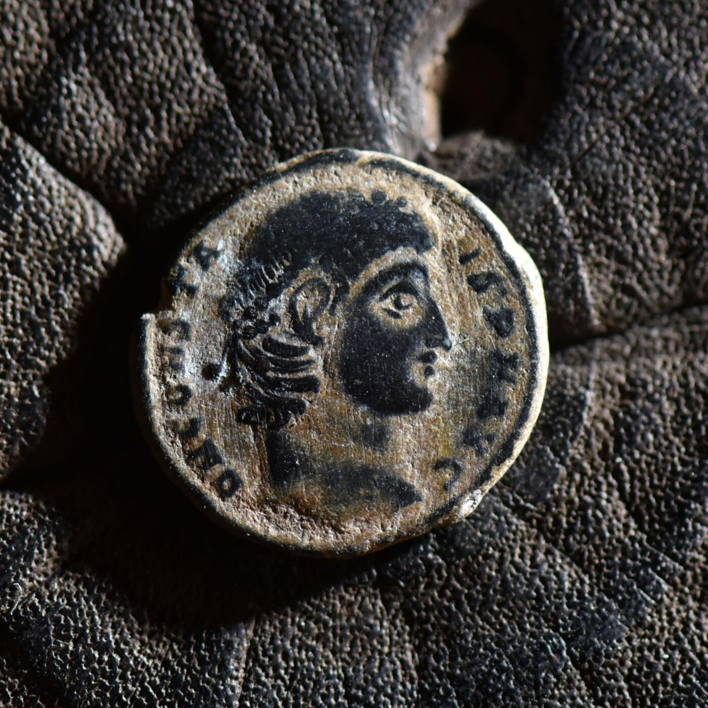 【良泉】【春节前最后一场】2月5日晚19.30点开拍！208组，本场结束后预存钱币的朋友请告知，将连同本场拍品一起邮寄，预祝诸位春节愉快！ 【罕见版！】公元347-348年【古罗马】君士坦斯“誓愿十五年”铜币，仅安条克造币厂一版！1.52克