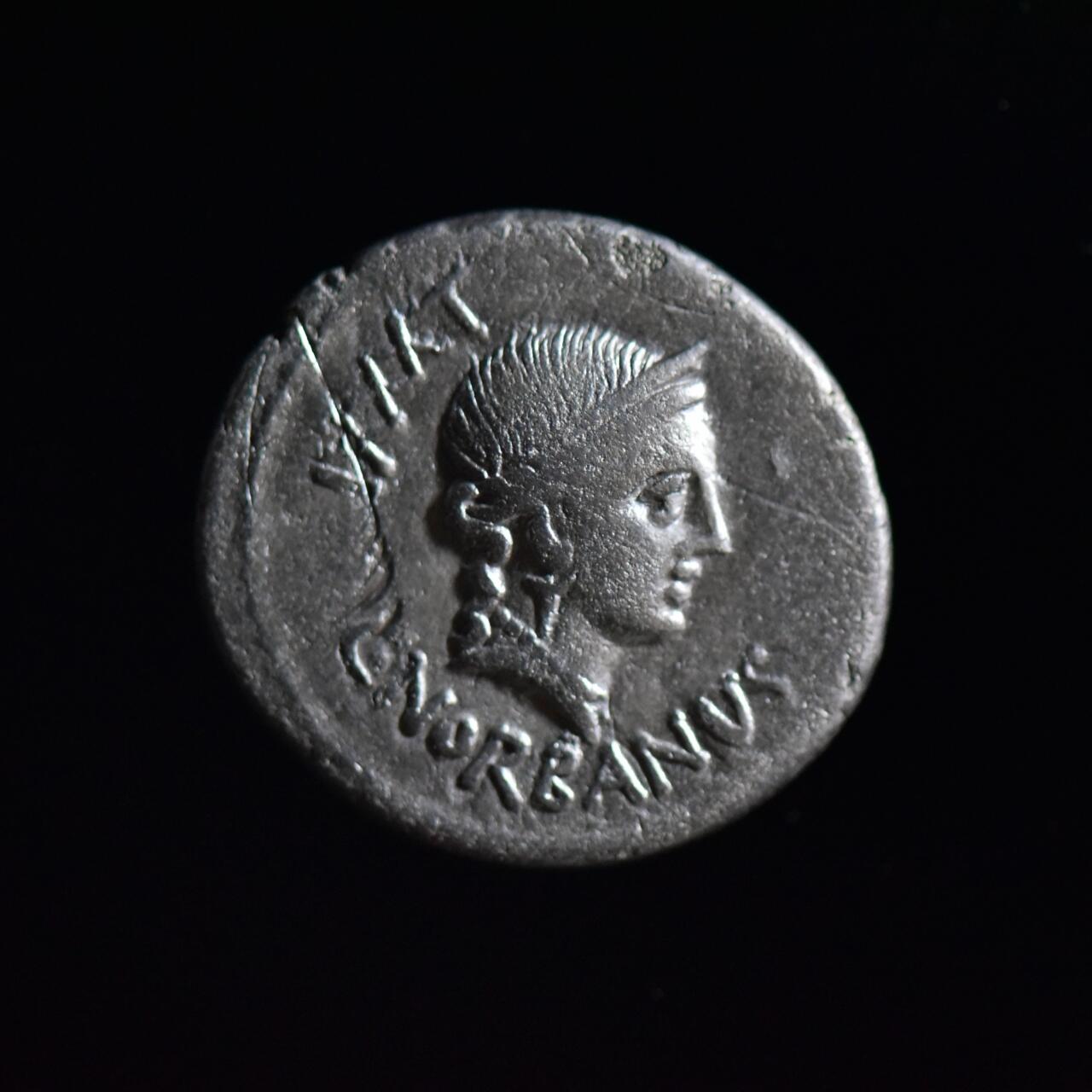 【良泉】【春节前最后一场】2月5日晚19.30点开拍！208组，本场结束后预存钱币的朋友请告知，将连同本场拍品一起邮寄，预祝诸位春节愉快！ 【极美品！】公元前83年【古罗马·共和时期】打制，爱与美之神—维纳斯，第纳尔银币，3.69克