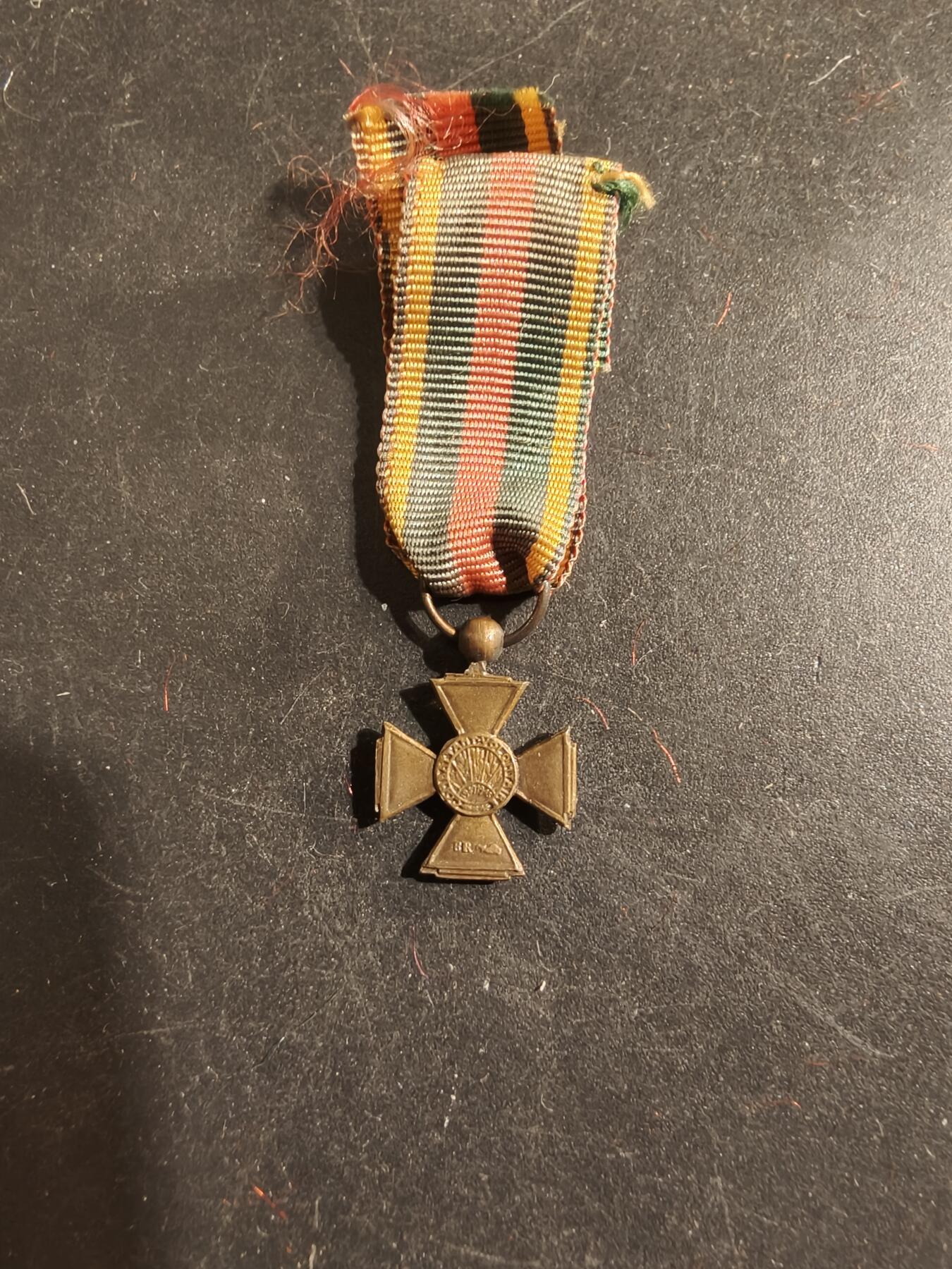 老王徽章第176期 法国二战志愿者战争十字奖章迷你章