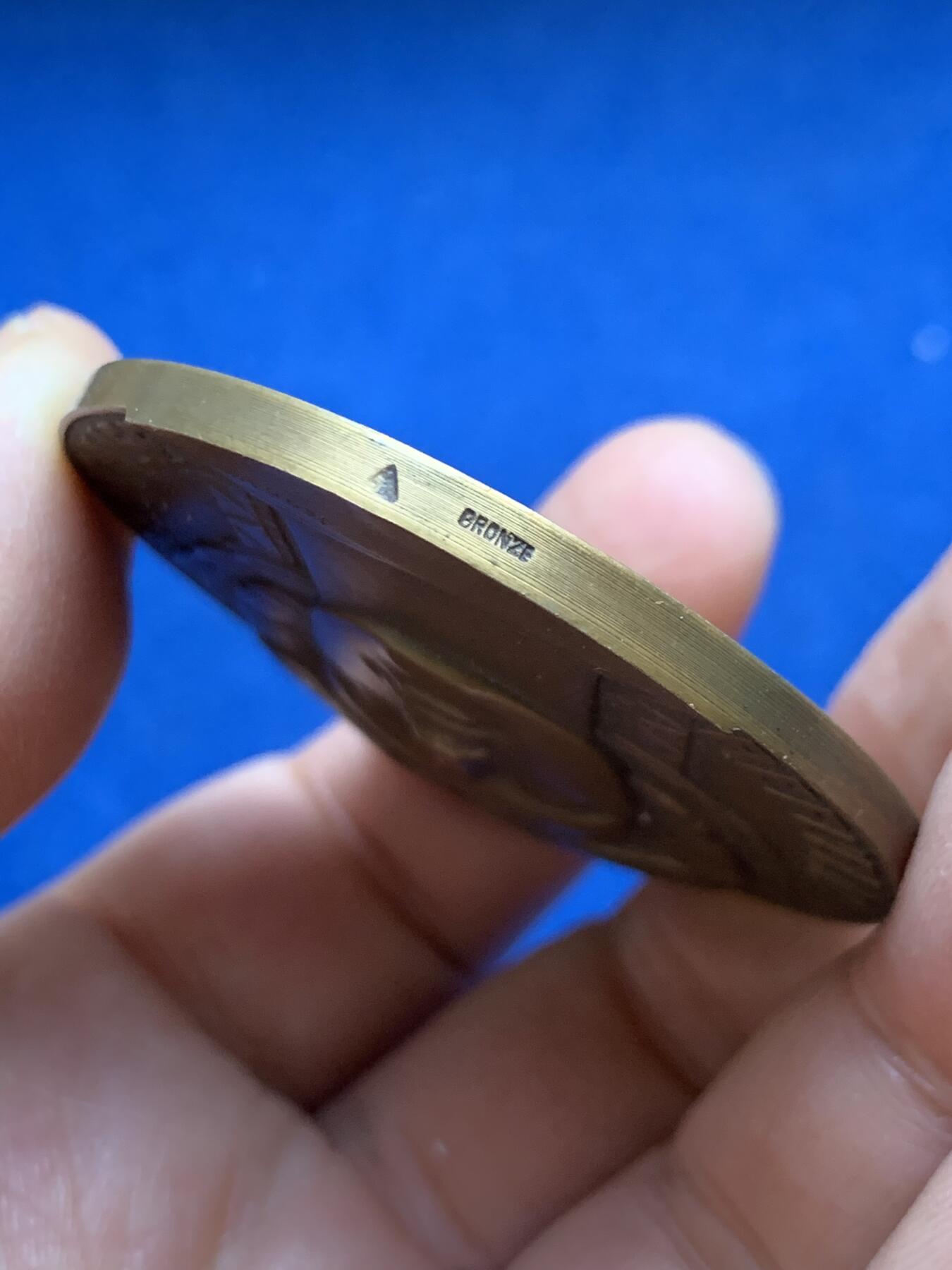 《竞宝斋》第456场 周日，周一，周二   3场连拍 （全场包邮）欢迎送拍 法国古典女神铜章 Jean Vernon作品 57.5克 50mm 三角铜标