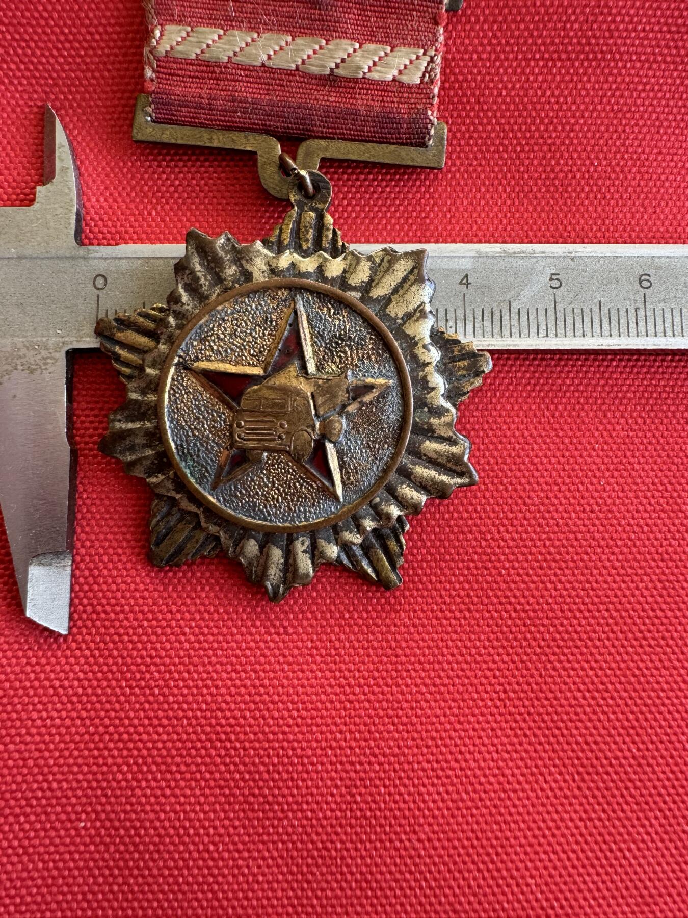 五哥徽章群   14号周三晚上八点4群联拍 铜章