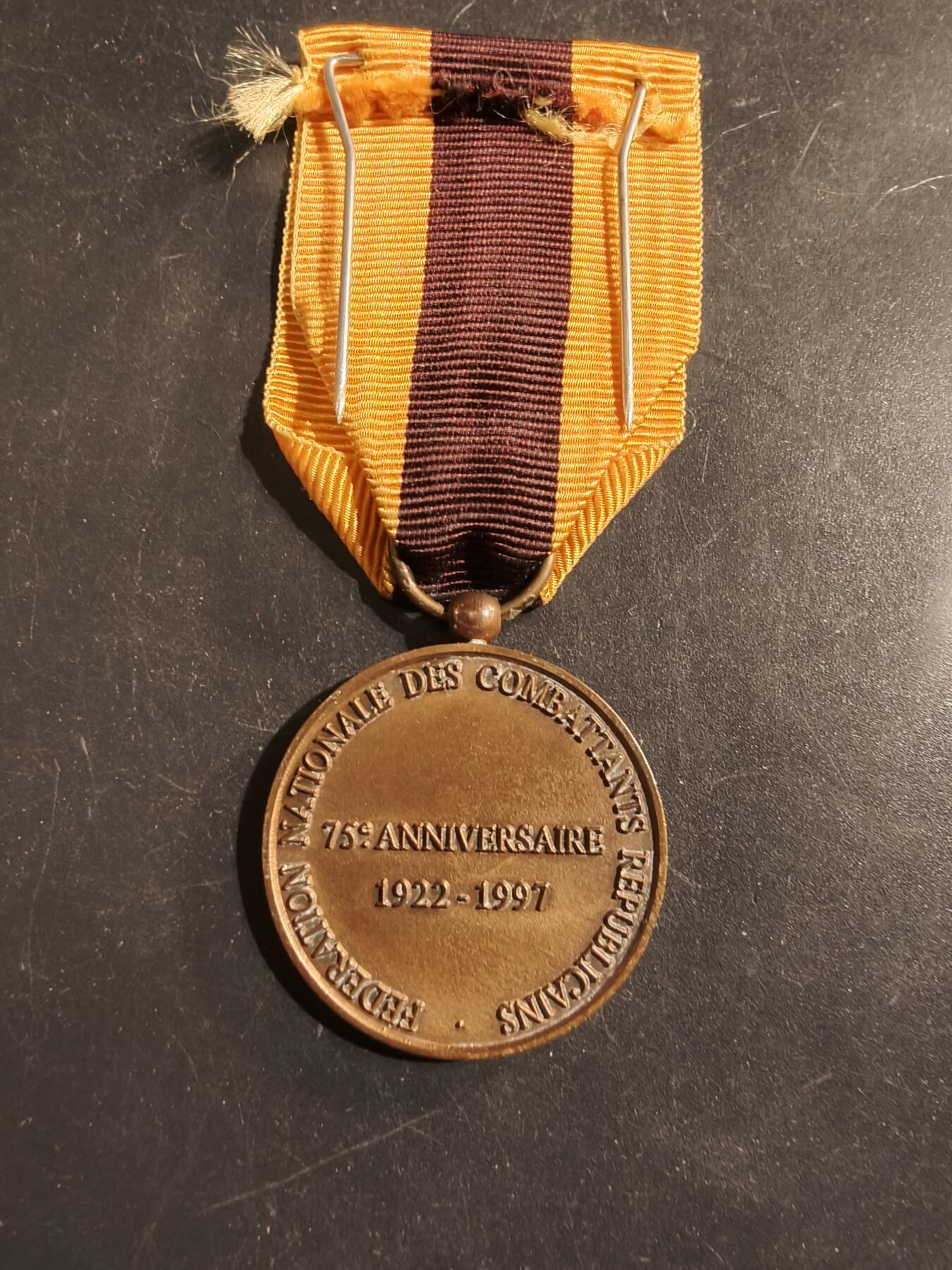 老王徽章第176期 法国国家老兵联盟75周年纪念章