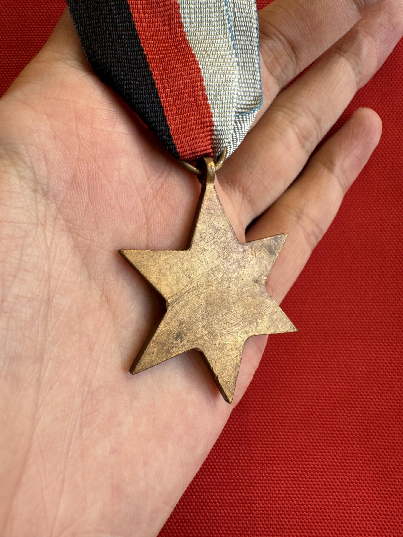 五哥徽章群   14号周三晚上八点4群联拍 铜章