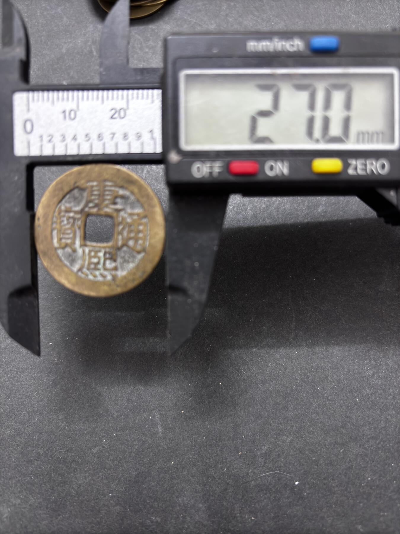 文馨钱币收藏 2026新年第三场（第 289 场）【长期接代拍品】 传世黄亮康熙通宝满汉昌，角头单点通曲满文昌，九级币，直径大小细节见图