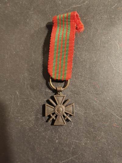 老王徽章第176期 - 法国二战战争十字奖章迷你章