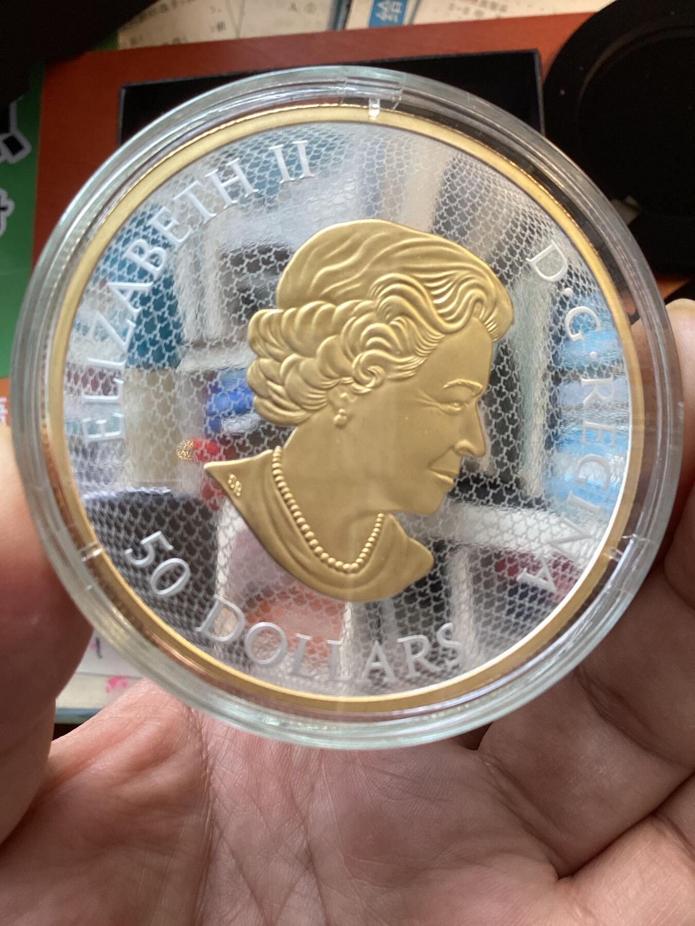 长老汇蛇年精选第九十三场拍卖 2022加拿大圣诞马车可旋转5盎司镀金精制银币，157.6克，9999银，3D打印技术，1000枚