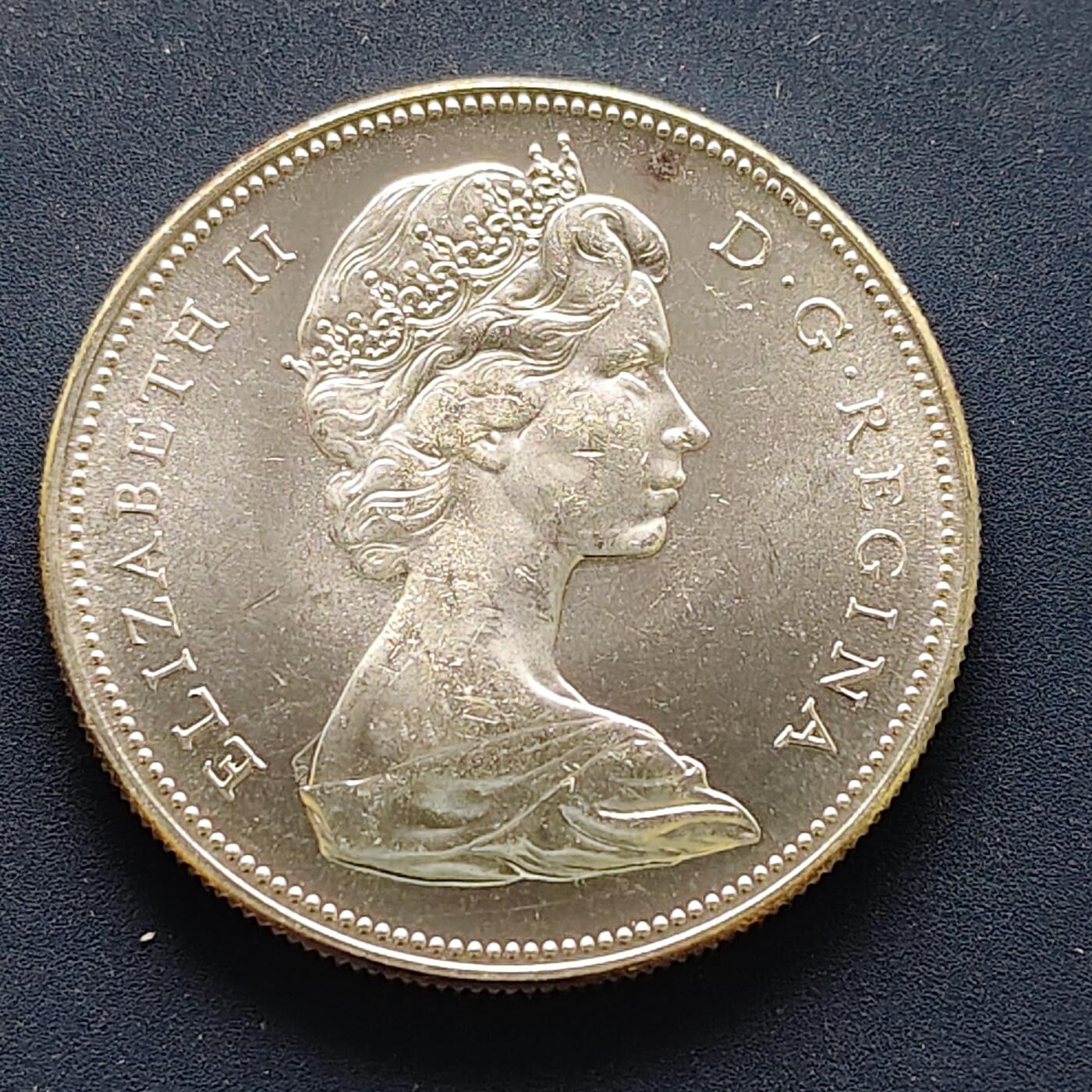 【全场包邮】纯粹捡漏拍495场-持续更新中 加拿大1967年1元联邦百年纪念银币-A【36.06毫米23.32克，纯银价约373元（按20元银价折算）】