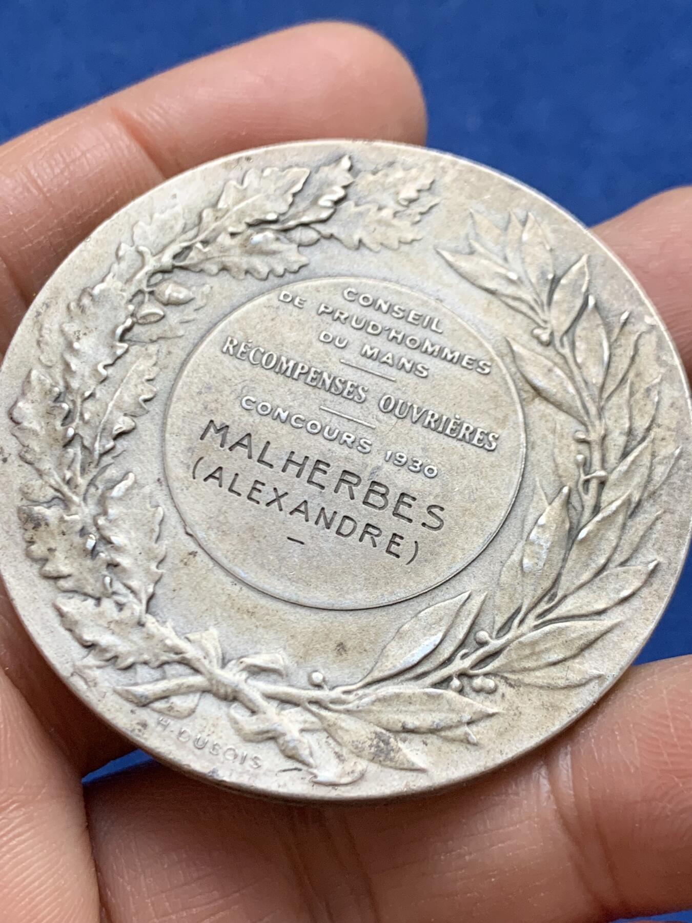 《竞宝斋》第456场 周日，周一，周二   3场连拍 （全场包邮）欢迎送拍 法国工业女神大银章 丰饶角2银标 61.7克 50mm