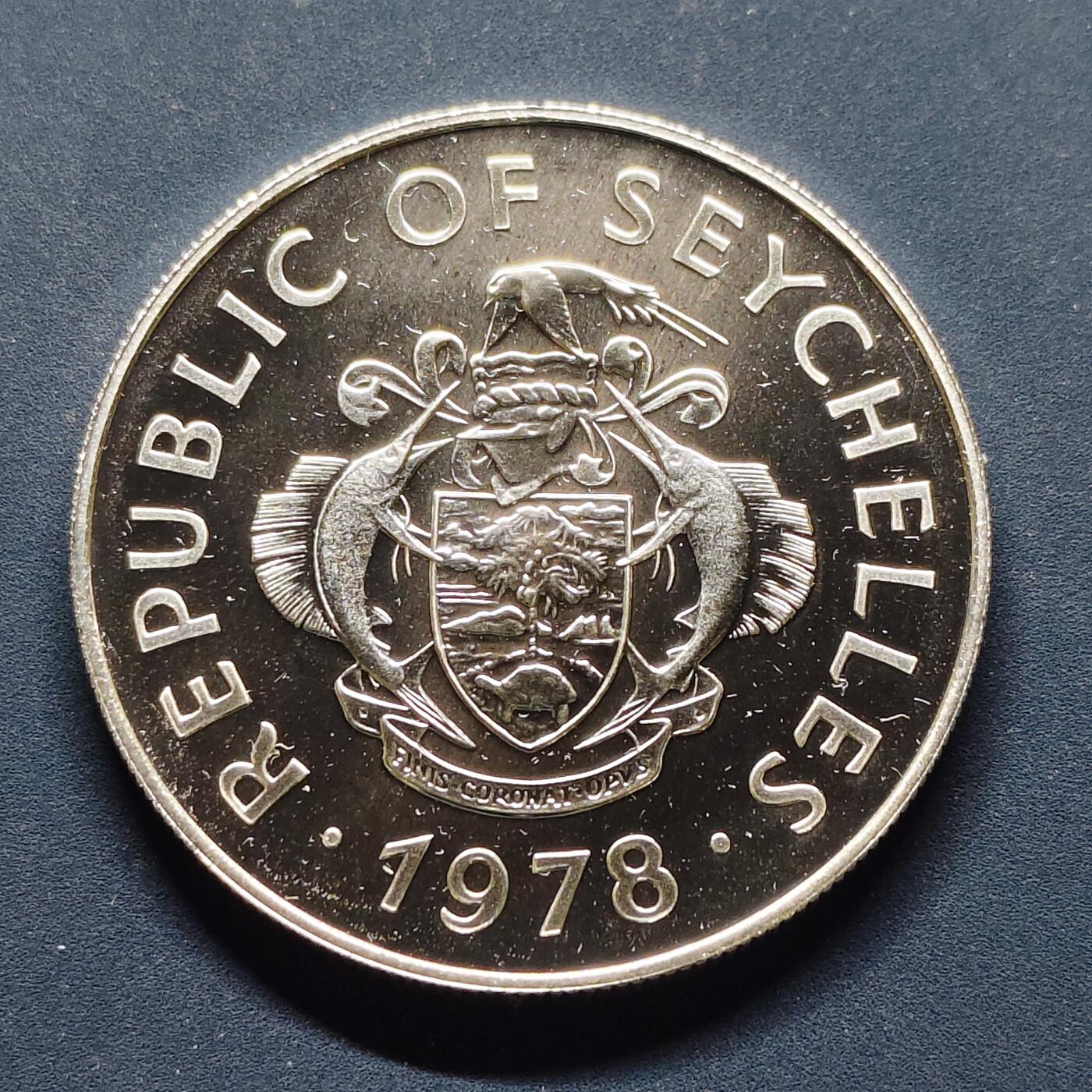 【全场包邮】纯粹捡漏拍495场-持续更新中 【少见】塞舌尔1978年50卢比WWF组织十五周年锯鳞鱼纪念银币-量4453【38.6毫米28.28克，纯银价约523元（按20元银价折算）】