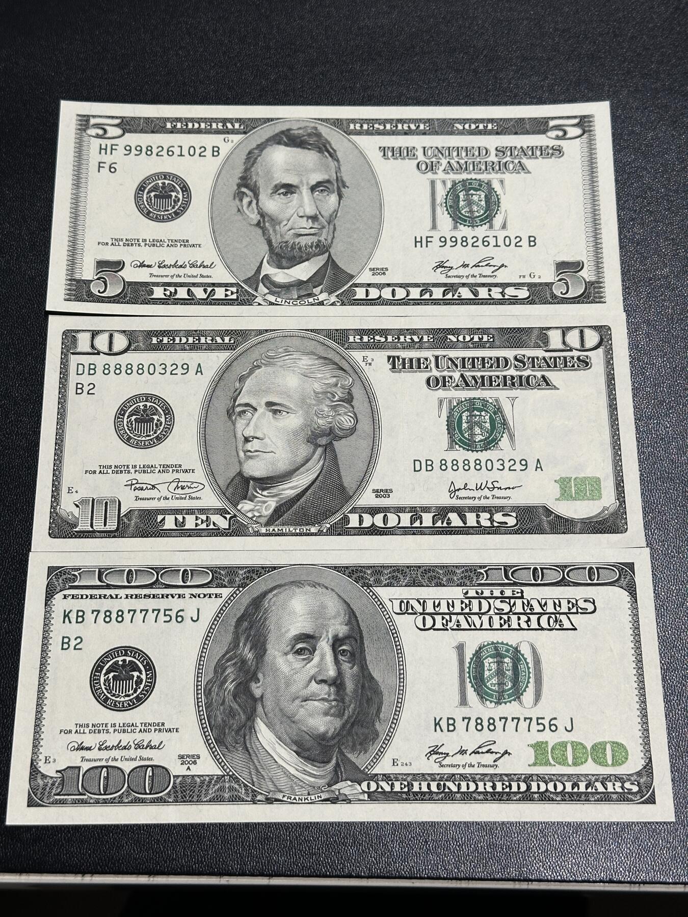 《外钞收藏家》第六百零二期（精品场）（本平台长期征集拍品、欢迎藏友们联系合作） 美国大头版5、10、100美元 3张一起 除了10元一个角软折 其他全新很绝