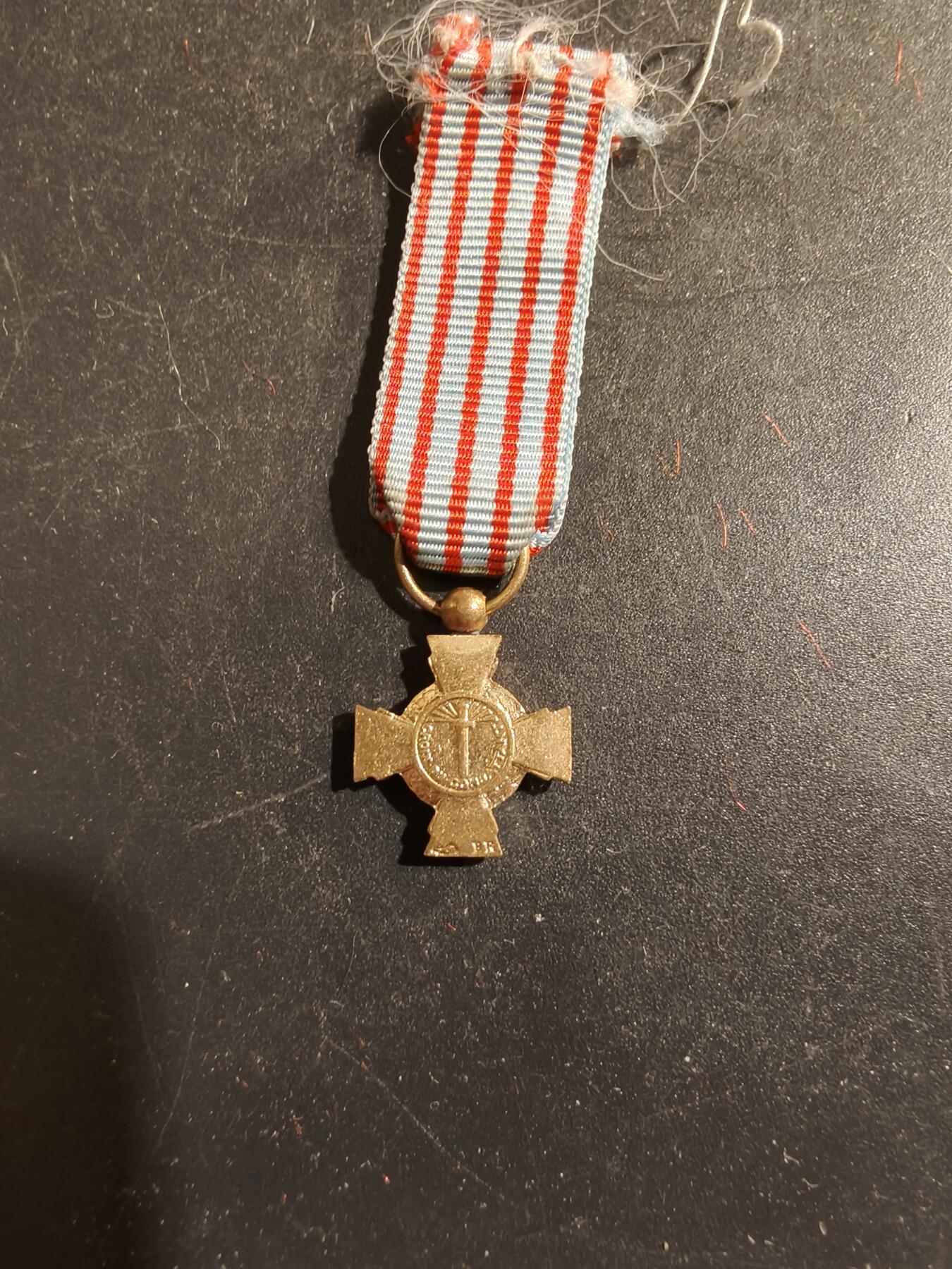 老王徽章第176期 法国战斗十字奖章迷你章