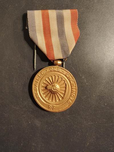 老王徽章第176期 - 法国金级铁路服务奖章   维希版   1944年实发