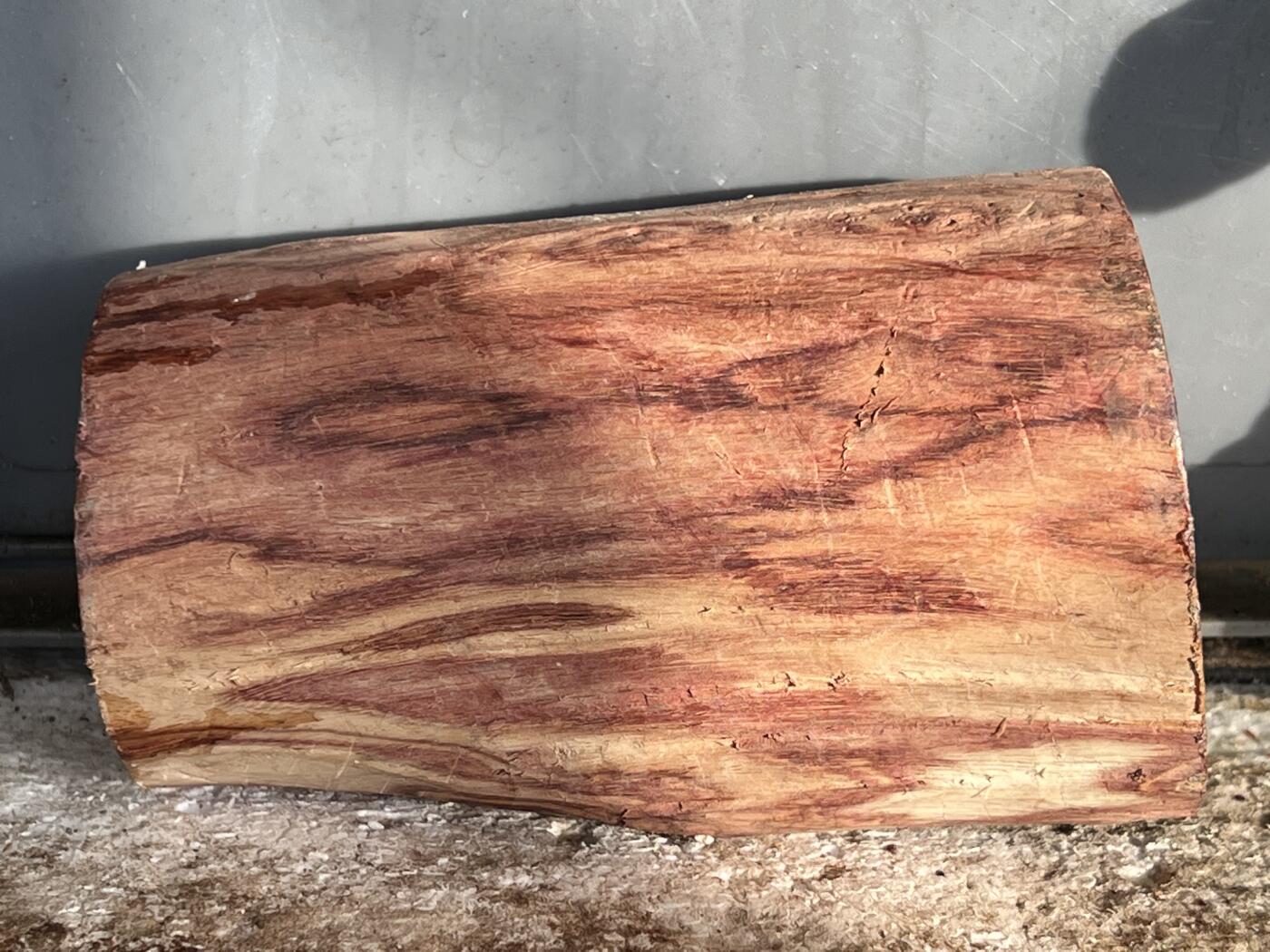 零元拍：  NO.40-1海南黄花梨原料。鬼眼很多哦，尺寸约125/80/60MM