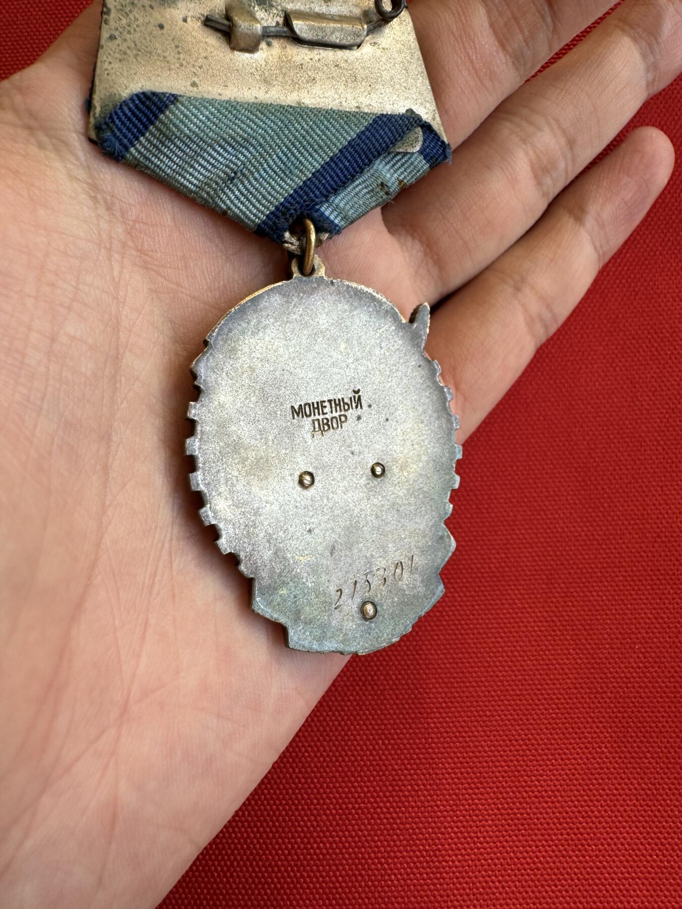 五哥徽章群   14号周三晚上八点4群联拍 银章平版