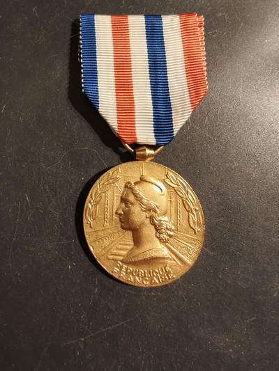 老王徽章第176期 - 法国金级铁路服务奖章   1964年实发